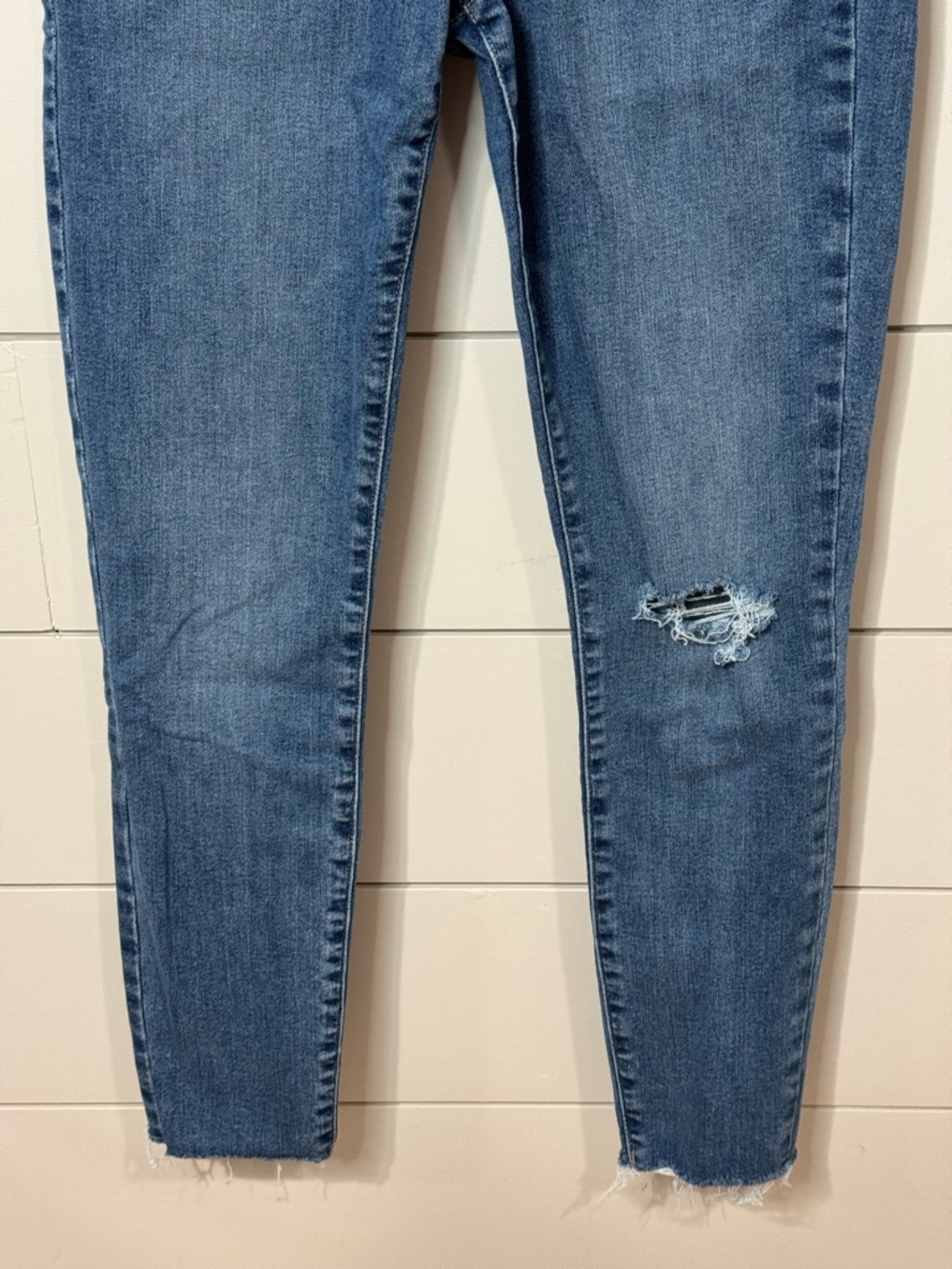 GAP Distressed Mid Rise Universal Jeggings Medium Wash Size 8R/29 - Picture 4 of 12